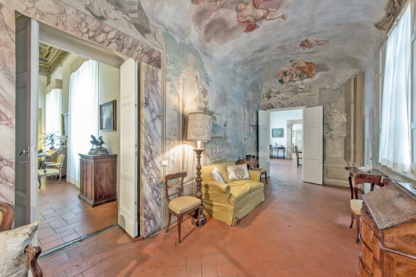 Italy:Tuscany:Florence:ITFI021_ApartmentFiorentino:Interiors01.jpg
