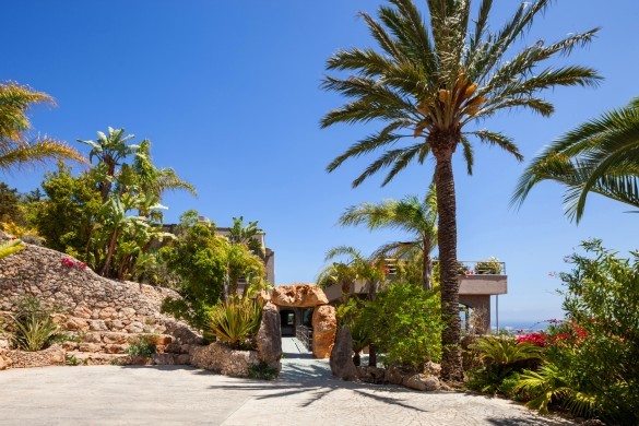 Spain:Ibiza:VillaMiami_Mirellaentrance49.jpg