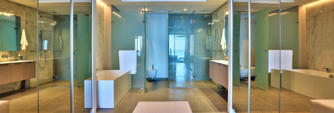 SouthAfrica:CapeTown:CliftonTerraces_ApartmentAzure:bathroom.jpg