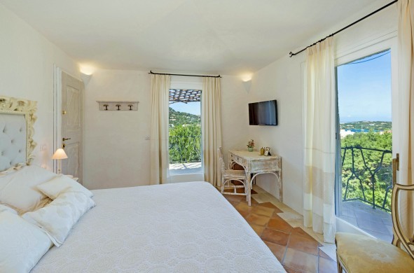 Italy:Sardinia:PortoCervo:VillaMarinaViews_VillaMariana:bedroom85.jpg