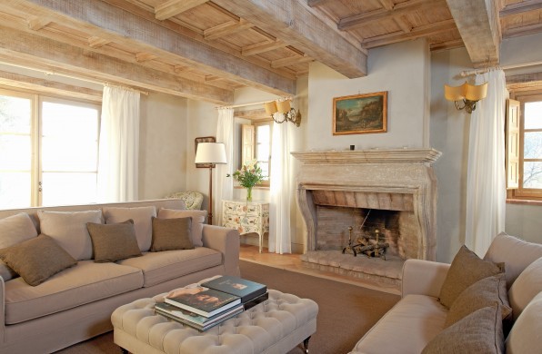 Italy:Umbria:Perugia:ITPG011_VillaLoretta:livingroom90.jpg