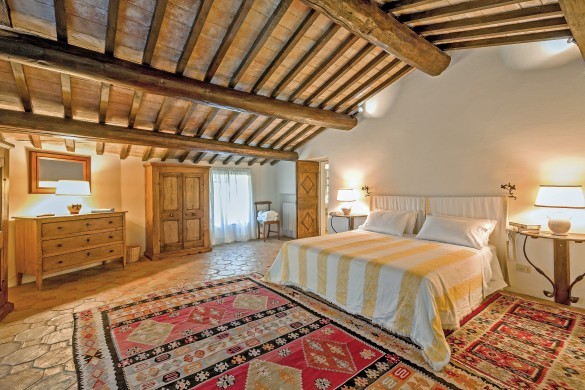 Italy:Umbria:Perugia:ITPG25_VillaFiaba:bedroom01.jpg