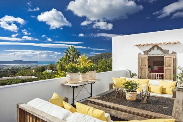 Spain:Ibiza:ElZafiro_VillaLaPerla:balcony75.jpg