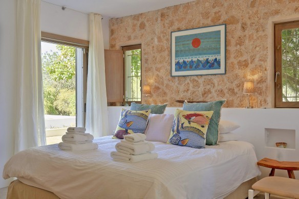 Spain:Ibiza:CanJuana_VillaJacinta:bedroom27.jpg