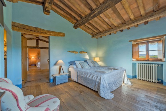 Italy:Tuscany:Orcia:ITSI05VillaPiccola_VillaPaolita:bedroom9.jpg