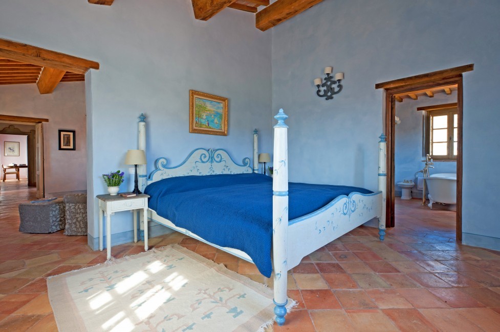 Italy:Umbria:Perugia:ITPG10_VillaLoretta:bedroom0201.jpg