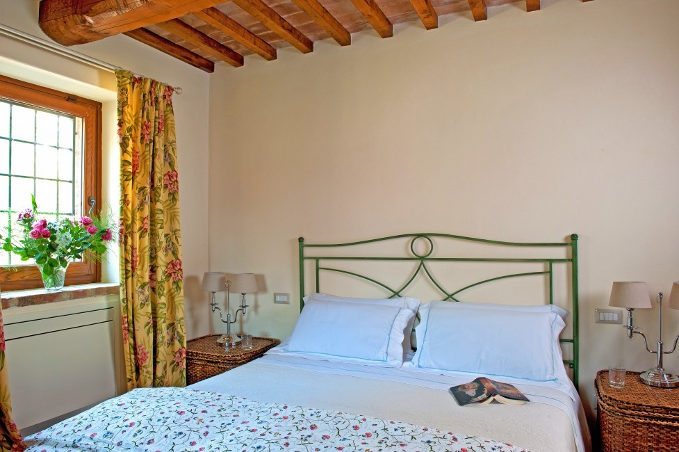Italy:Umbria:Perugia:ITPG03_VillaRita:bedroom01.jpg