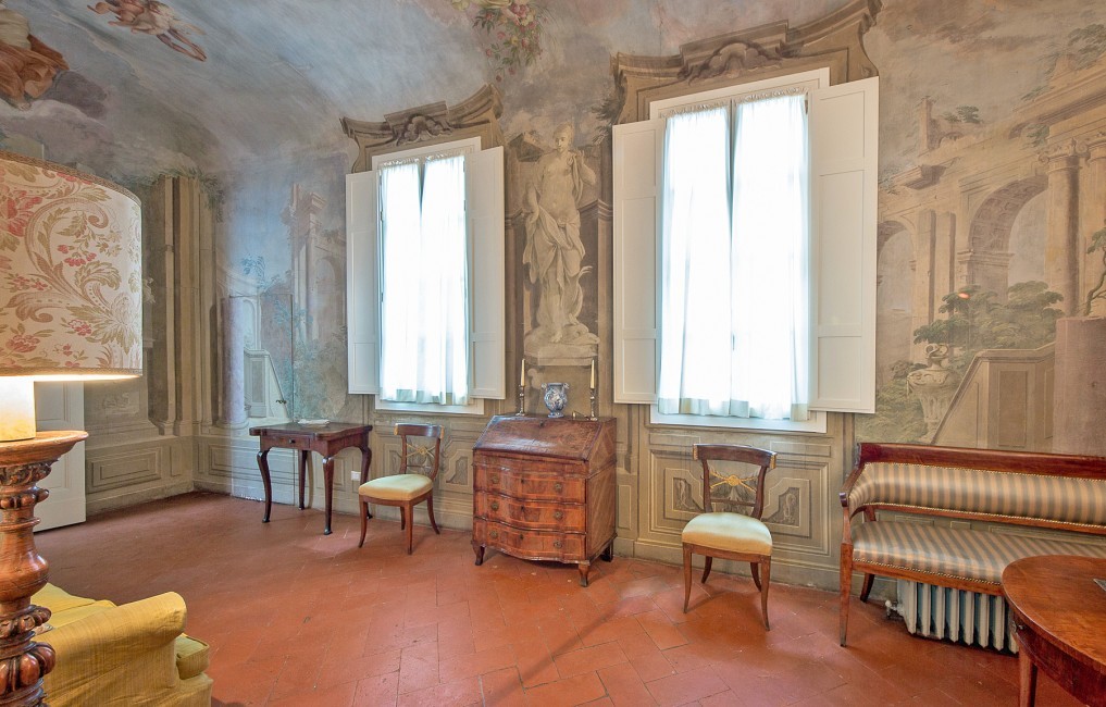 Italy:Tuscany:Florence:ITFI021_ApartmentFiorentino:Interiors03.jpg