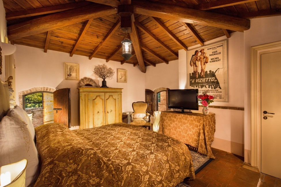 Italy:Umbria:Assisi:ITPG21_CastelloFoligno:bedroom01.jpg