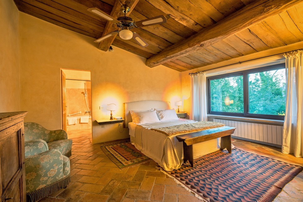 Italy:Umbria:Perugia:ITPG25_VillaFiaba:bedroom.jpg