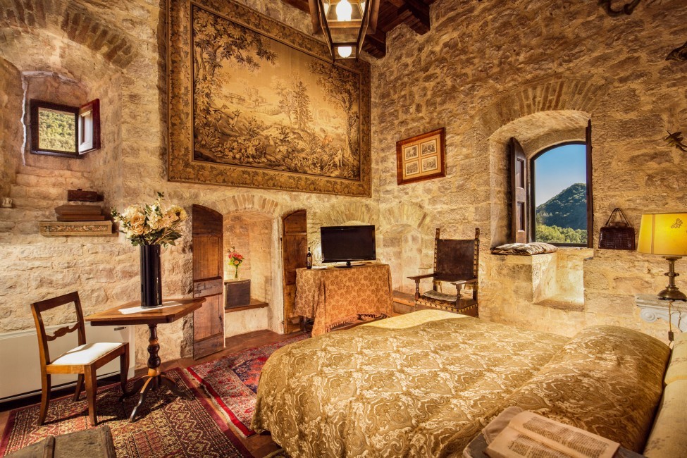 Italy:Umbria:Assisi:ITPG21_CastelloFoligno:bedroom05.jpg