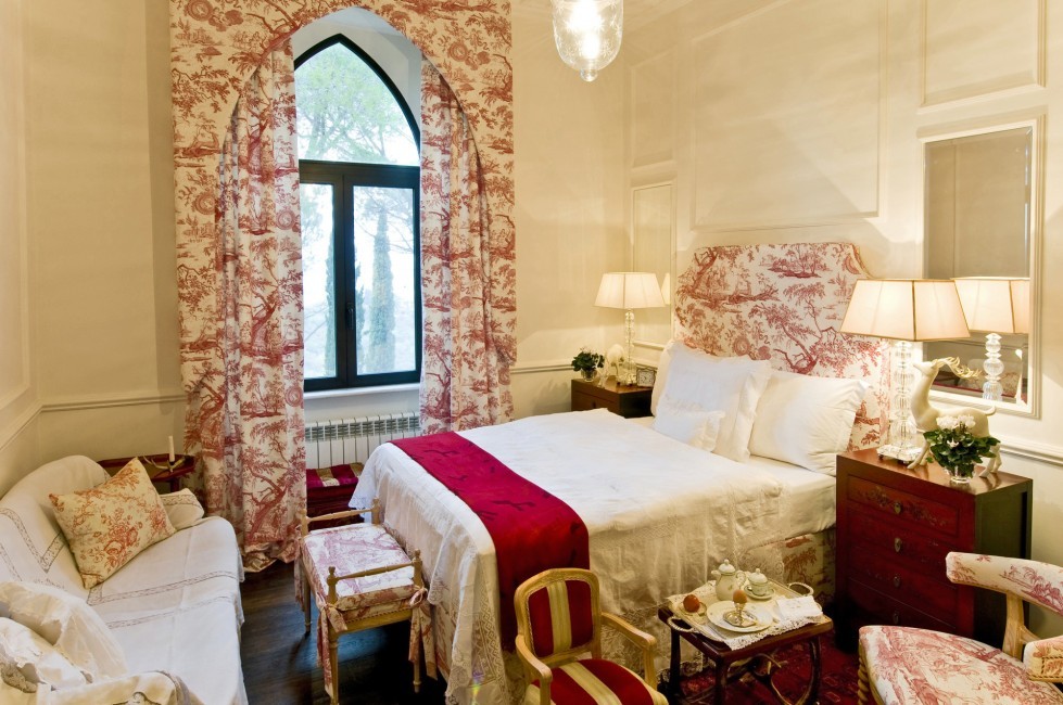 Italy:Tuscany:Siena:ITSI12_VillaOra:Bedroom1.jpg
