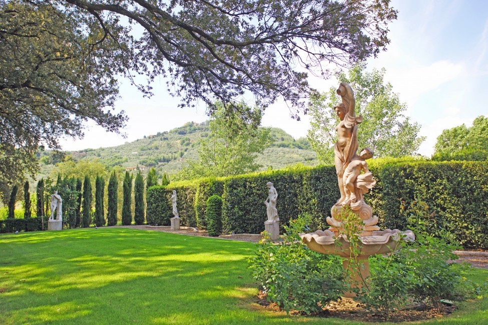 Italy:Tuscany:Pistoia:ITPT01_VillaLeo:garden7.jpg