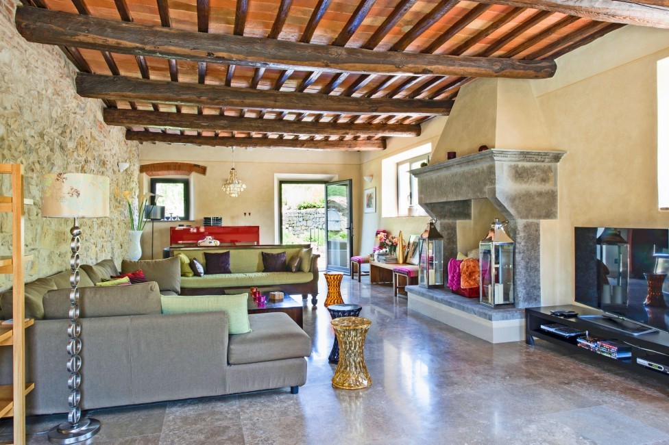 Italy:Tuscany:Gaiole:ITSI02_VillaGaio:livingroom120.jpg