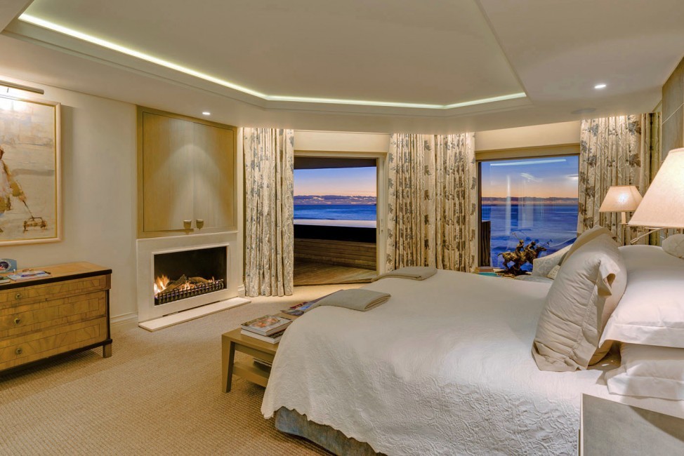SouthAfrica:CapeTown:Rive_VillaRiva:bedroom.jpg