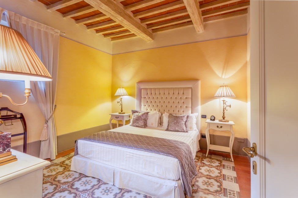 Italy:Tuscany:Pistoia:ITPT01_VillaLeo:bedroom1886.jpg