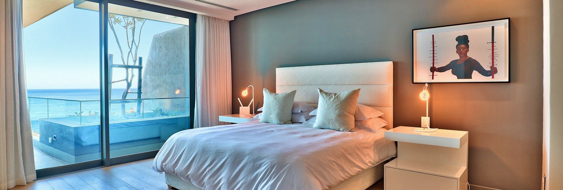 SouthAfrica:CapeTown:CliftonTerraces_ApartmentAzure:bedroom.jpg