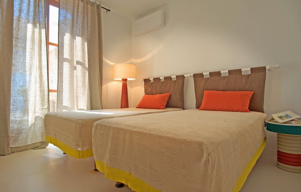 Italy:Tuscany:Agrigento:ITGR13_VillaMartina :bedroom11.jpg