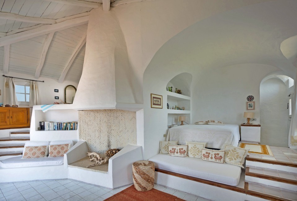 Italy:Sardinia:PortoRotondo:VillaVolpe_VillaVioletta:livingroom18.jpg