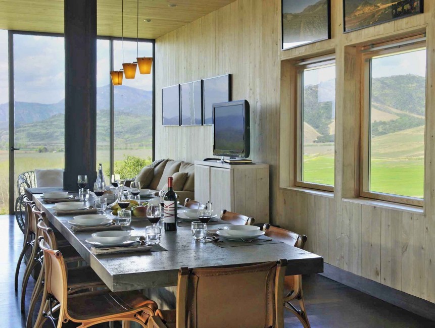 Chile:SanVicente:VikLodge:diningroom.jpg
