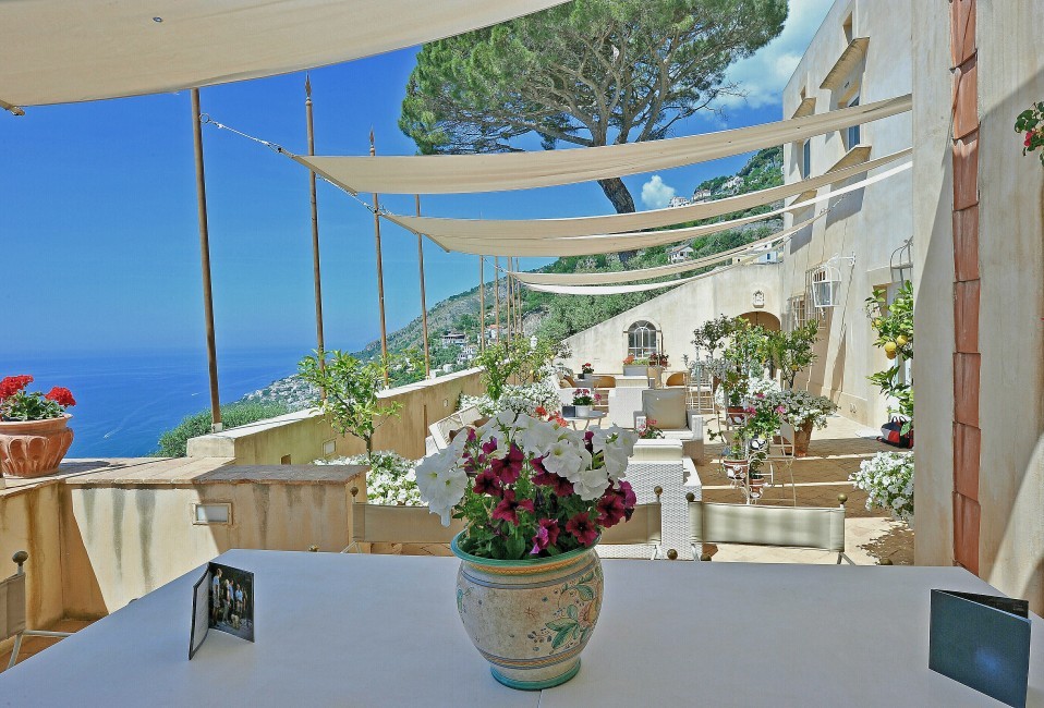 Italy:Amalfi:ITSA047_VillaBarocca:terrace542.jpg