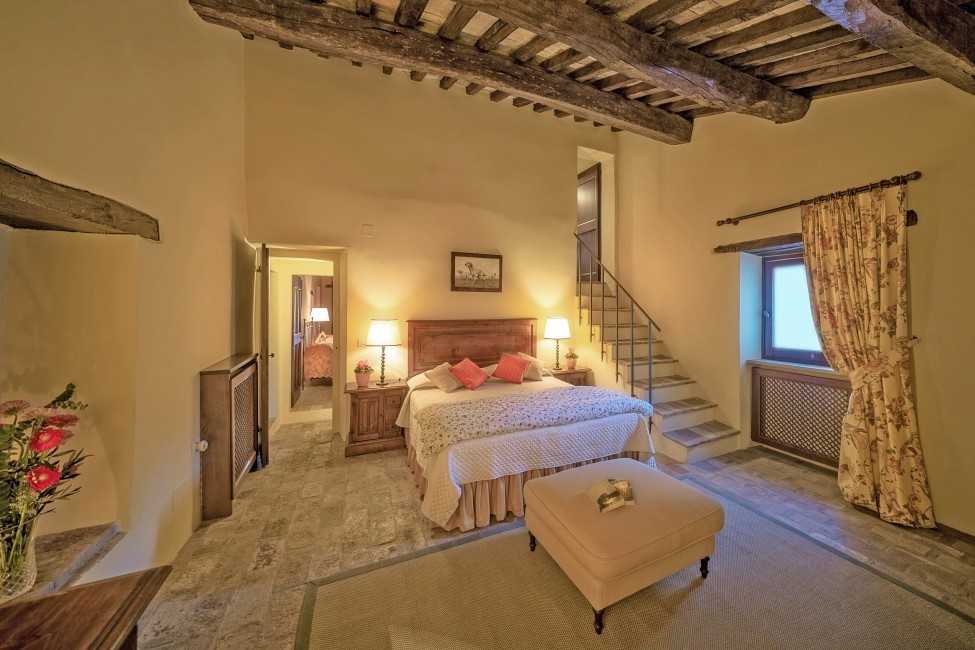 Italy:Umbria:Perugia:ITPG04_VillaRegina:bedroom51.jpg