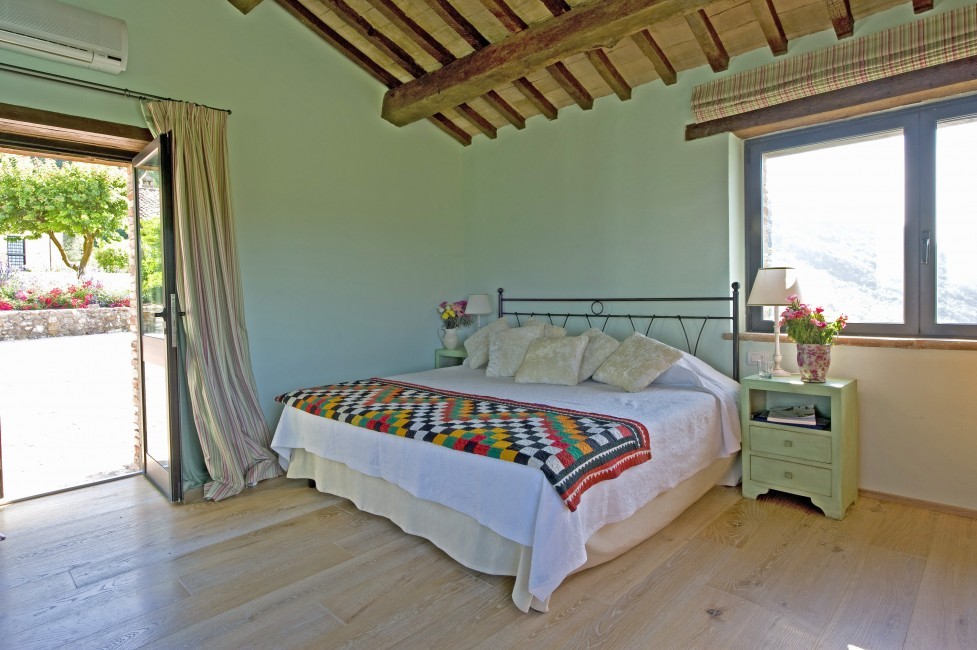 Italy:Umbria:Perugia:ITPG01_VillaGina:bedroom24.jpg
