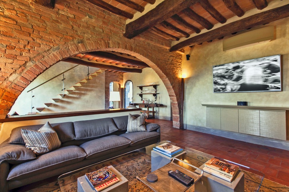 Italy:Tuscany:Siena:ITSI26_VillaSenesina:livingroom3.jpg