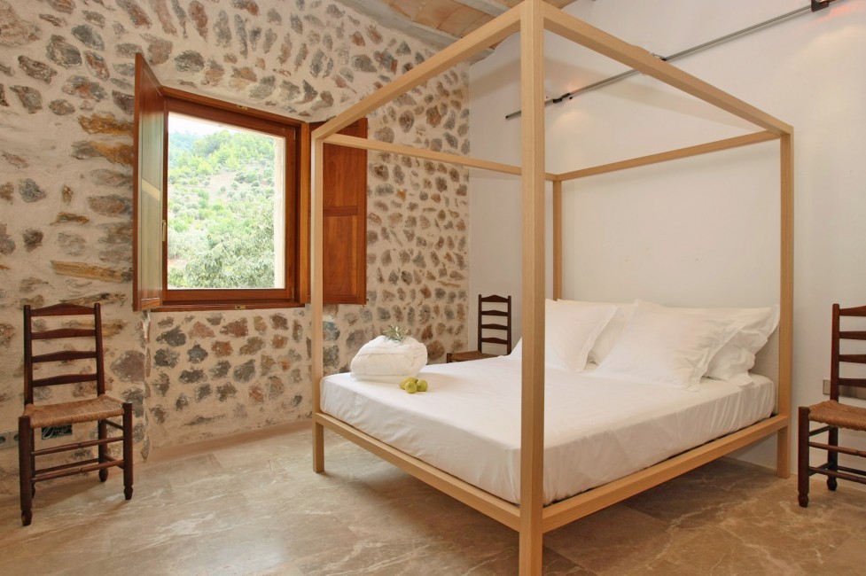 Spain:Mallorca:CasaHidalgo_VillaHortensia:bedroom13.JPG