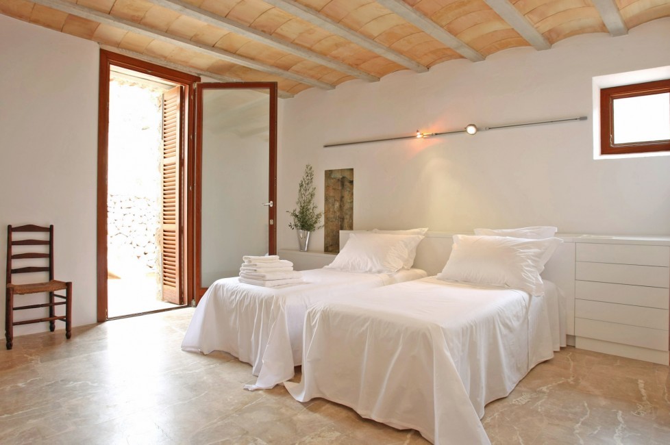 Spain:Mallorca:CasaHidalgo_VillaHortensia:bedroom134.JPG