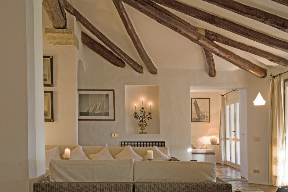 Italy:Sardinia:CostaSmeralda:ITOT07_VillaEsme:livingroom08.jpg