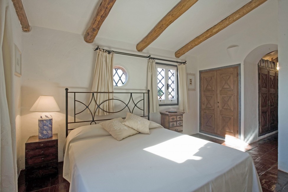 Italy:Sardinia:CostaSmeralda:ITOT07_VillaEsme:bedroom53.jpg