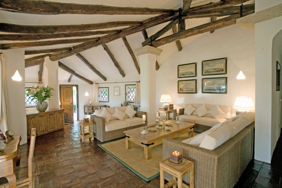 Italy:Sardinia:CostaSmeralda:ITOT07_VillaEsme:livingroom05.jpg