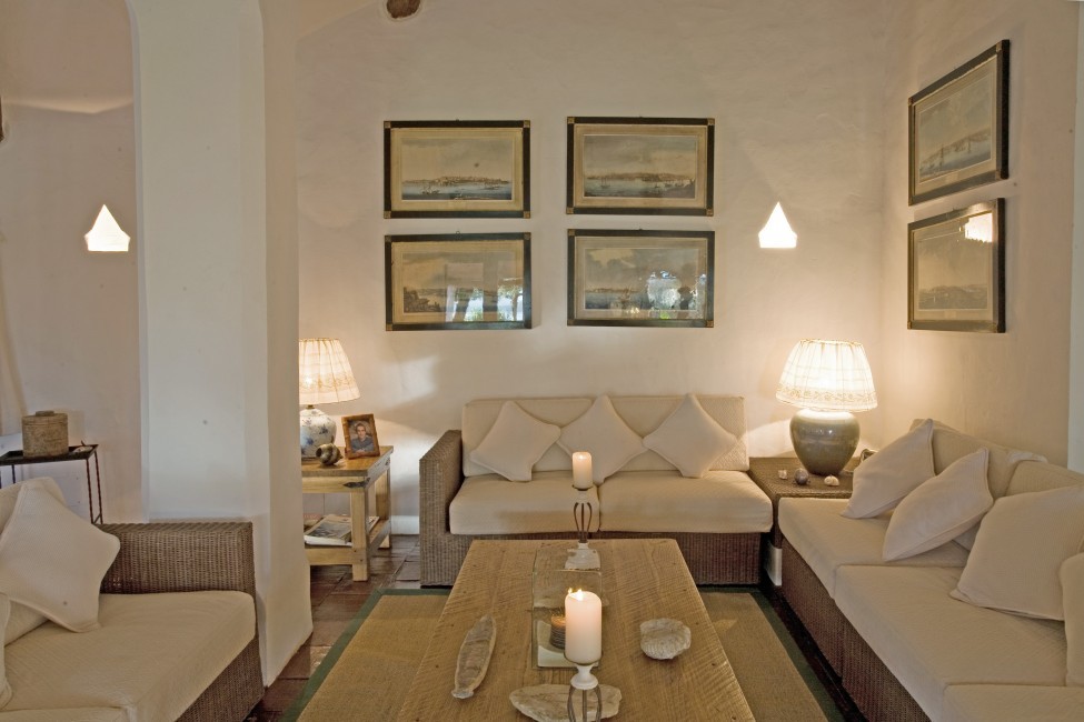 Italy:Sardinia:CostaSmeralda:ITOT07_VillaEsme:livingroom09.jpg
