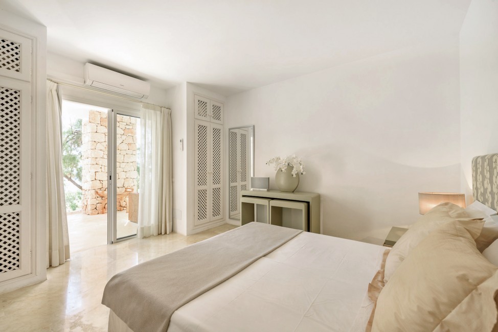 Spain:Ibiza:CasaBlancaJondal_VillaBianca:bedroom41.jpg