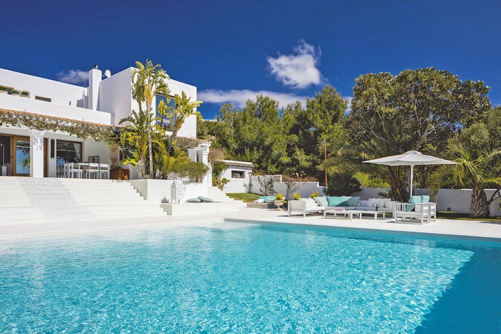 Spain:Ibiza:ElZafiro_VillaLaPerla:pool82.jpg