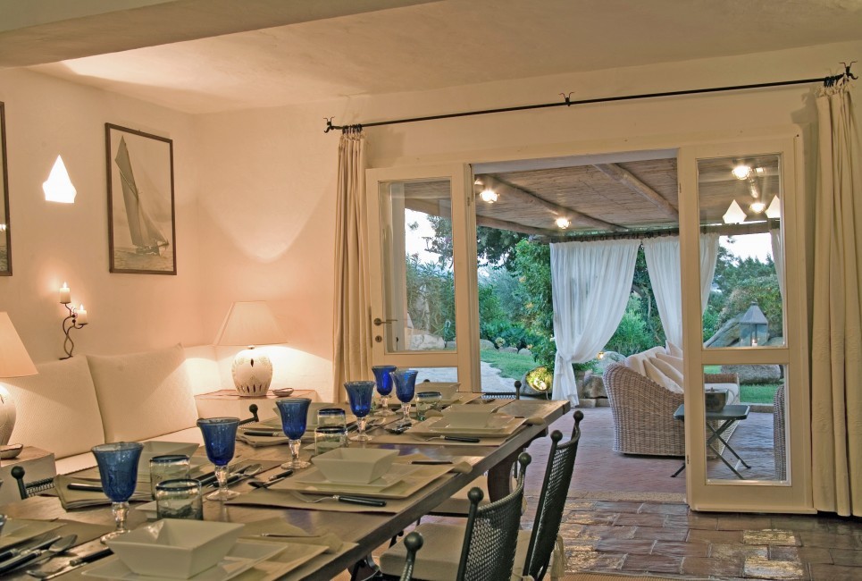 Italy:Sardinia:CostaSmeralda:ITOT07_VillaEsme:diningroom24.jpg