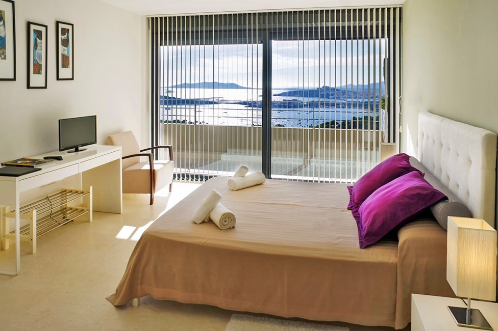 Spain:Ibiza:CasaPiro_VillaPia:bedroom19.jpg