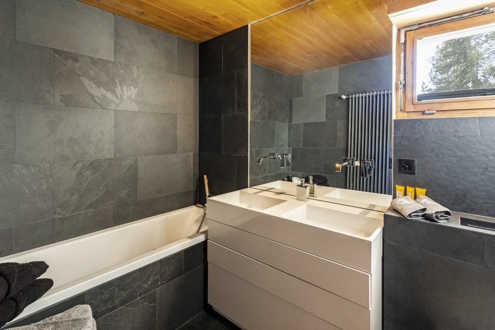 Switzerland:St. Moritz:CasaLeopardo_VillaLeontine:bathroom35.jpg