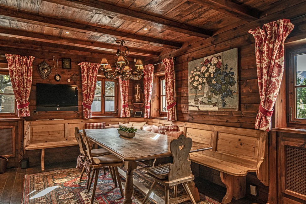 Austria:Kitzbühel:ChaletKochauweg_ChaletTyrolia:diningroom34.jpg