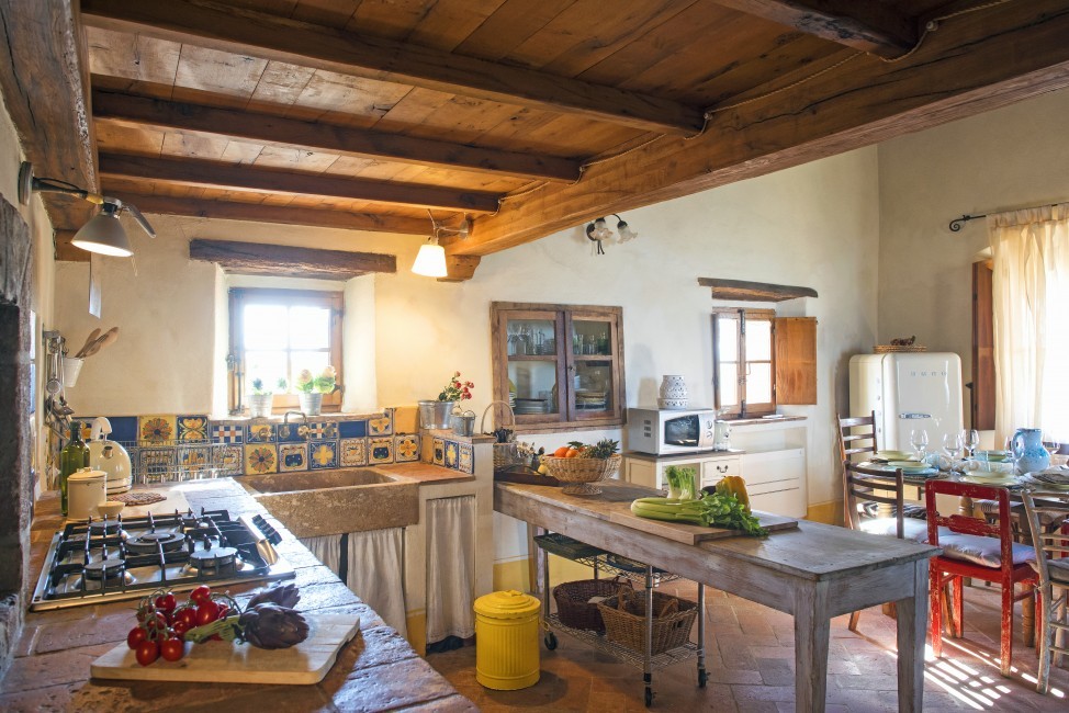 Italy:Tuscany:Orcia:ITSI05VillaPiccola_VillaPaolita:kitchen29.jpg