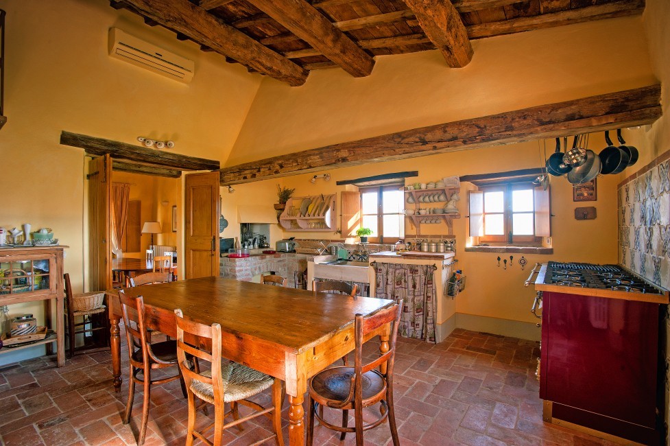 Italy:Tuscany:Siena:ITSI06VillaAllegra_VillaOrcia:kitchen17.jpg
