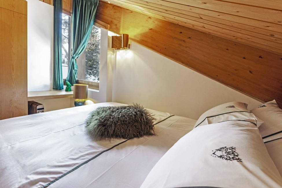 Switzerland:St. Moritz:CasaLeopardo_VillaLeontine:bedroom29.jpg