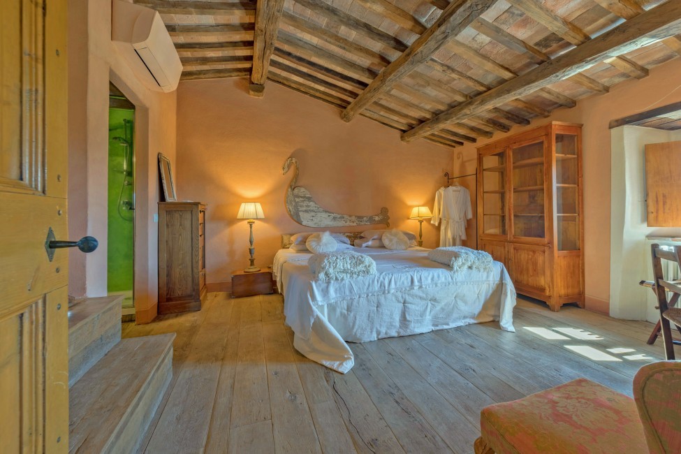 Italy:Tuscany:Orcia:ITSI05VillaPiccola_VillaPaolita:bedroom11.jpg