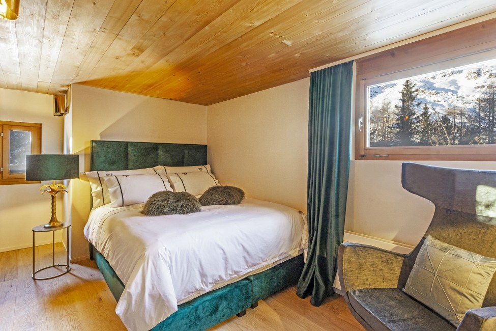 Switzerland:St. Moritz:CasaLeopardo_VillaLeontine:bedroom52.jpg