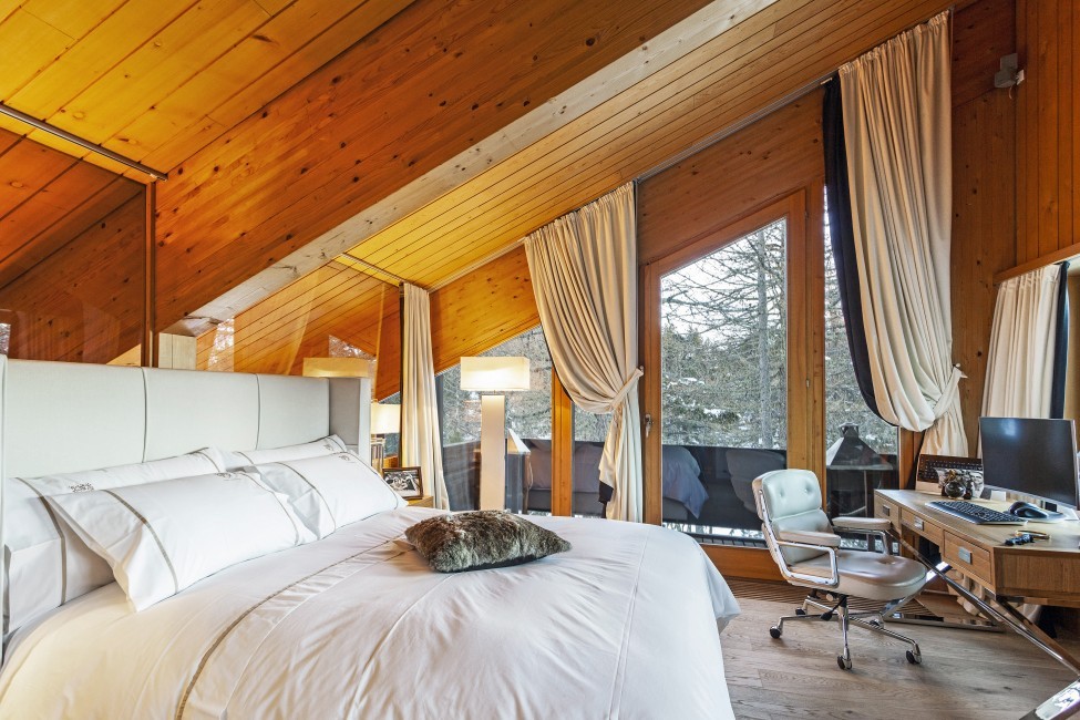 Switzerland:St. Moritz:CasaLeopardo_VillaLeontine:bedroom61.jpg