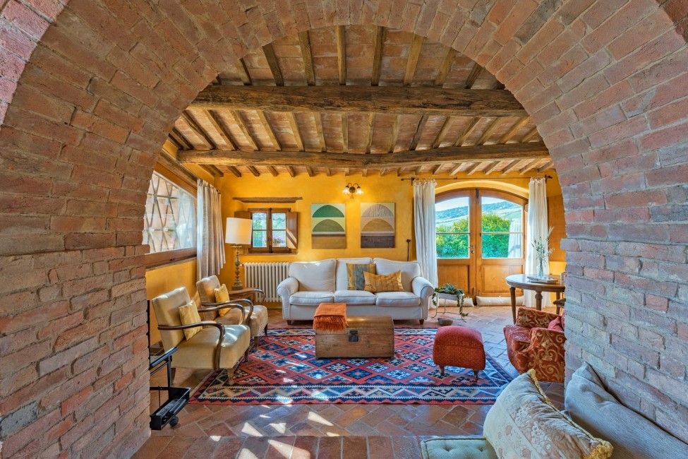 Italy:Tuscany:Orcia:ITSI05VillaPiccola_VillaPaolita:livingroom31.JPG