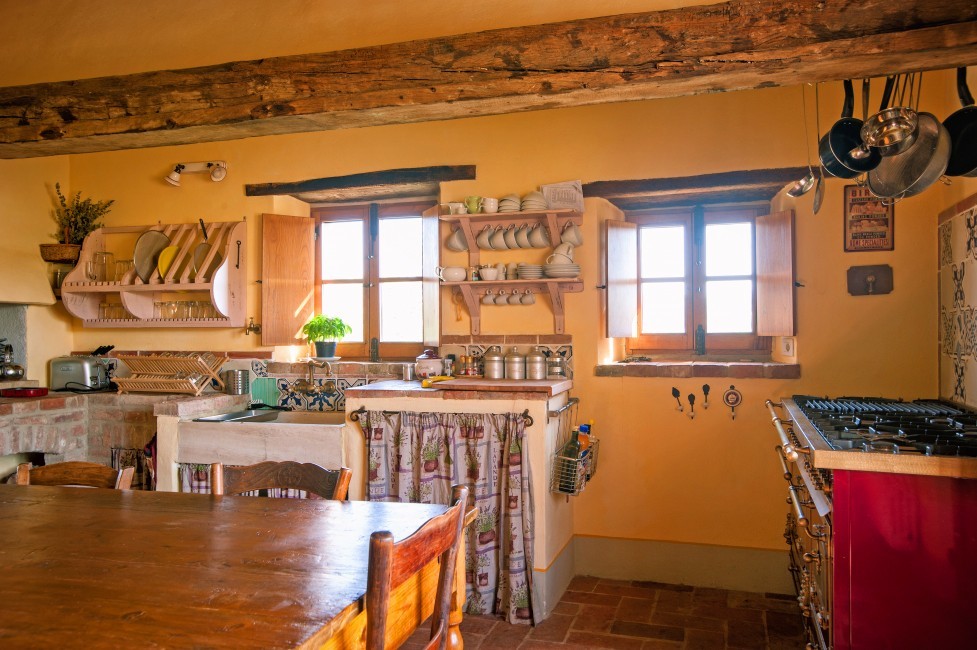 Italy:Tuscany:Siena:ITSI06VillaAllegra_VillaOrcia:kitchen14.jpg
