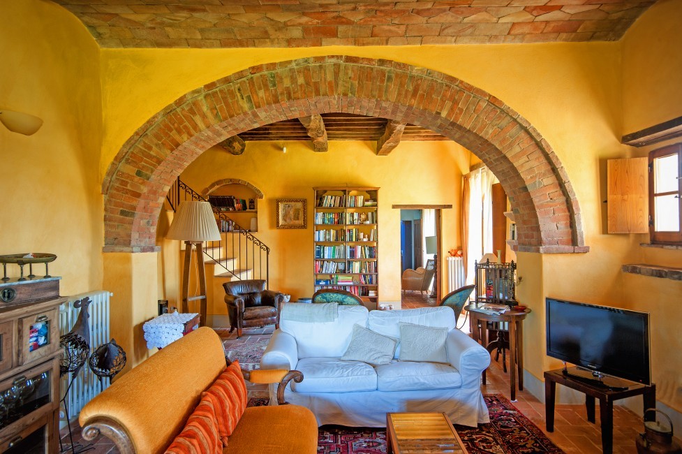 Italy:Tuscany:Siena:ITSI06VillaAllegra_VillaOrcia:livingroom23.jpg