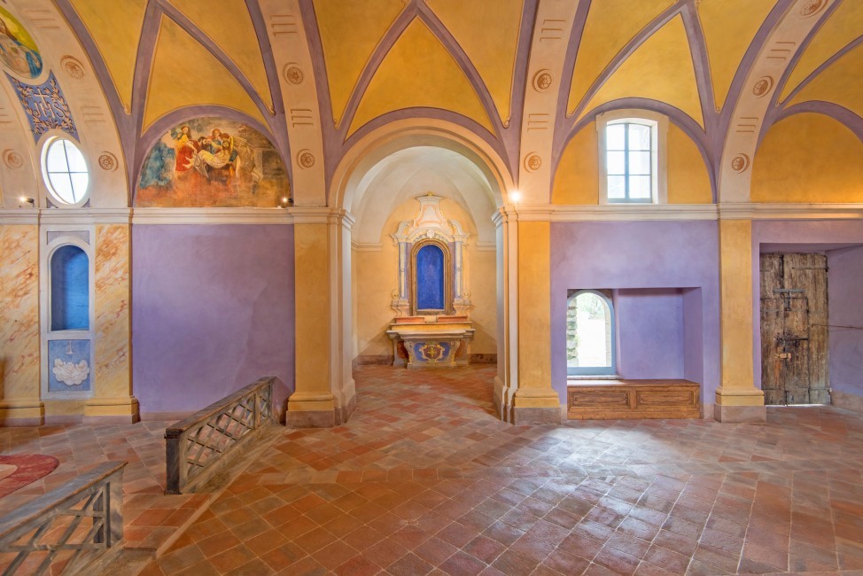 Italy:Umbria:Perugia:ITPG08VillaZenzero_ZefiroEstate:chapel13.jpg